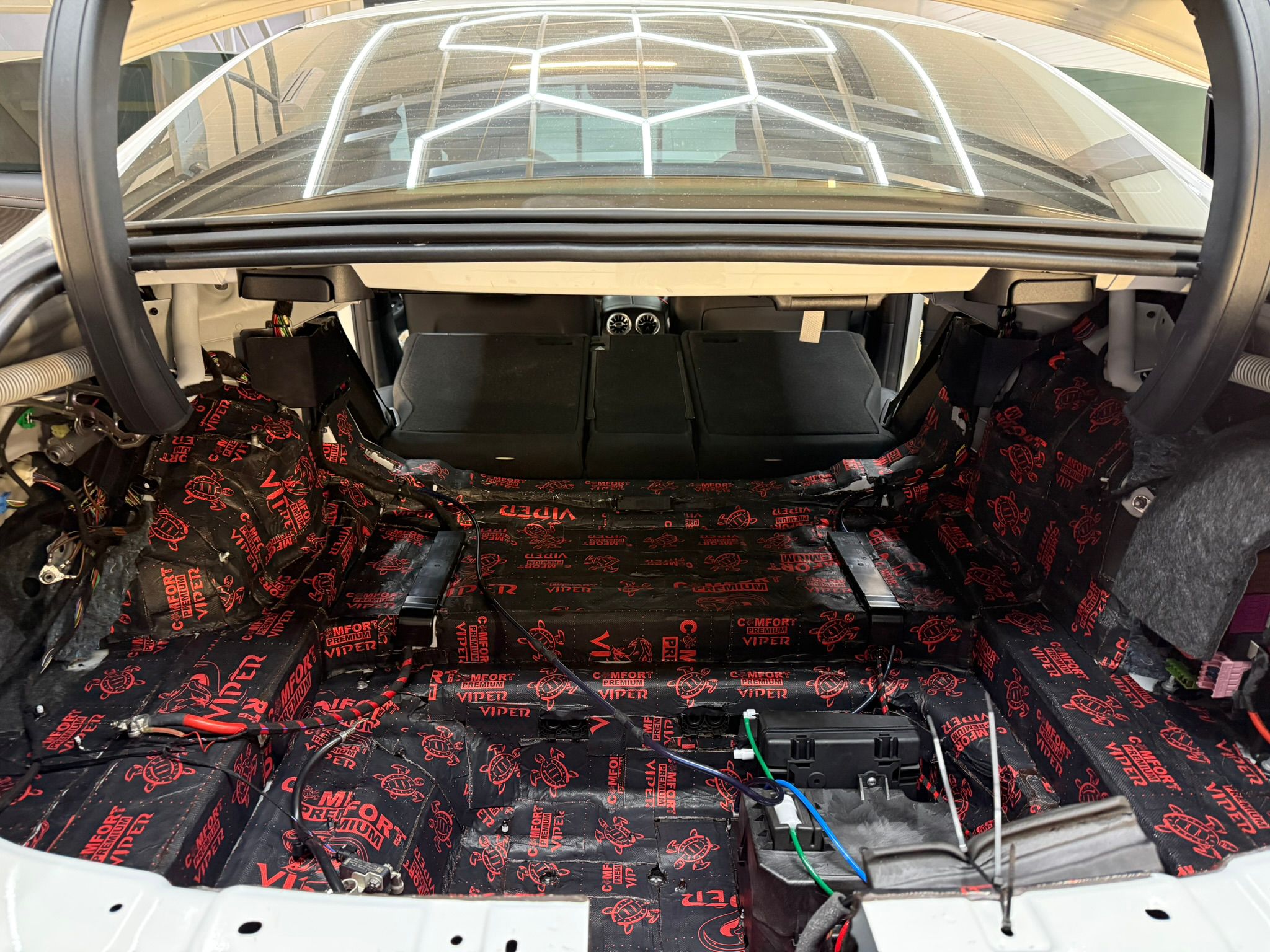 Дверь авто без шумоизоляции в Риге